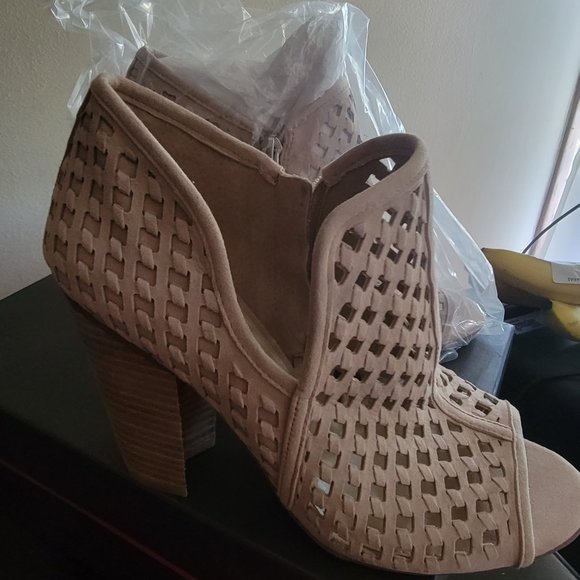 Vincent Camuto shoes - Picture 3 of 4